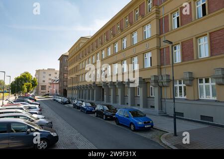 OSTRAVA, TSCHECHISCHE REPUBLIK - 24. AUGUST 2023: Gebäude des Krajsky Soud (Bezirksgericht) in Ostrava, Tschechische Republik Stockfoto