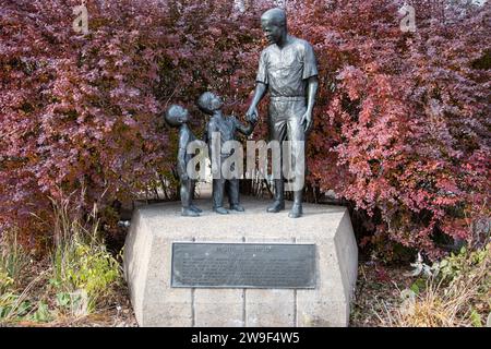 Statue von Jackie Robinson im Olympiastadion in Montreal, Quebec, Kanada Stockfoto