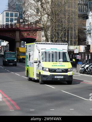 London, UK - 16. März 2023; St John Ambulance Rettungsfahrzeug in der City of London Stockfoto