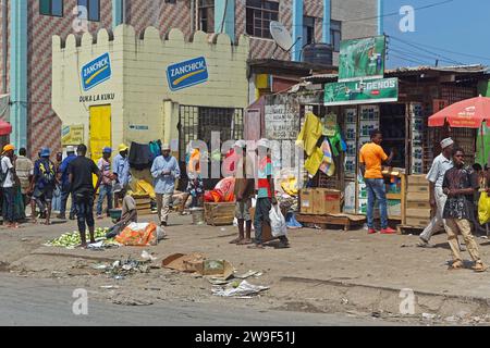 Sansibar, Tansania - 16. Juli 2017: Einheimische vor dem Bauernmarkt in der Steinstadt Sansibar, Tansania Afrika. Stockfoto