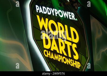 Alexandra Palace, London, Großbritannien. Dezember 2023. 2023/24 PDC Paddy Power World Dart Championships Tag 10 Abendsession; das Meisterschaftslogo Credit: Action Plus Sports/Alamy Live News Stockfoto