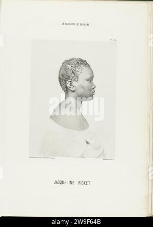 Porträt von Jacqueline Ricket, Friedrich Carel Hisgen, 1883 - 1884 Porträt von Jacqueline Ricket, einer surinamischen Frau afrikanischer Herkunft, fotografiert auf der internationalen Kolonial- und Output-Fachausstellung, Amsterdam 1883. Amsterdam Papierkollotypen erwachsene Frau. Historische Personen Amsterdam Stockfoto