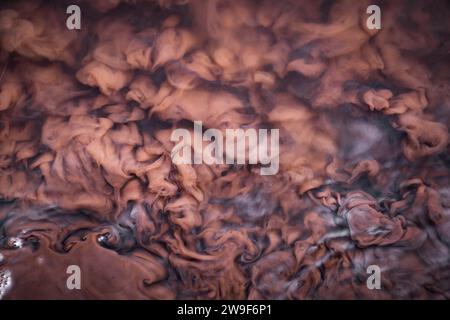 Wirbel im Wasserschlamm, der bei Ebbe im Hopewell Rocks Provincial Park in New Brunswick zu sehen ist. Stockfoto