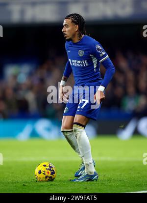 Chelsea's Malo Gusto während des Premier League-Spiels in Stamford Bridge, London. Bilddatum: Mittwoch, 27. Dezember 2023. Stockfoto