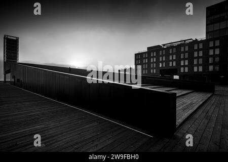 Eine Gezeitenuhr, die als Turm an der Uferpromenade von der Queen's Marque in Halifax, Nova Scotia, Kanada gebaut wurde. Stockfoto