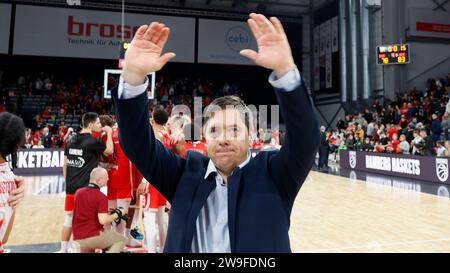 Bamberg, Deutschland. Dezember 2023. Bild: Headcoach Sasa Filipovski (Würzburg Baskets) 27.12.2023, Basketball, BBL, Bamberg Baskets - Würzburg Baskets, GER, Würzburg, tectake Arena. Quelle: dpa/Alamy Live News Stockfoto