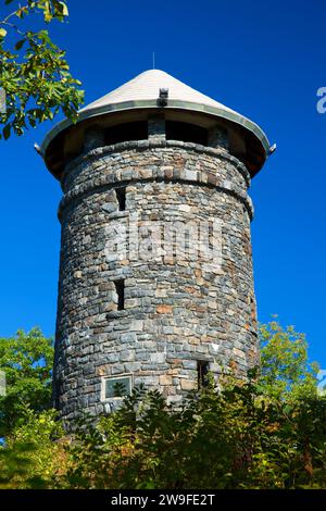 Memorial Tower, Heuhaufen Mountain State Park, Connecticut Stockfoto