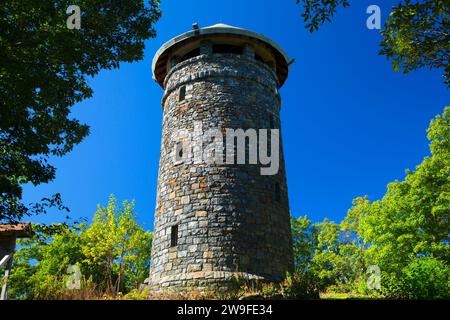 Memorial Tower, Heuhaufen Mountain State Park, Connecticut Stockfoto