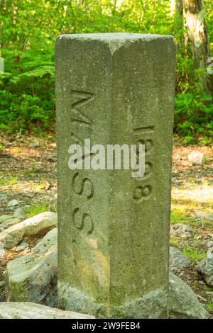 Denkmal an Tri Point, Litchfield County, Connecticut Stockfoto