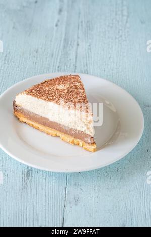 Bittersüße Schokoladentorte mit Kaffee-Mascarpone-Creme Stockfoto