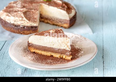 Bittersüße Schokoladentorte mit Kaffee-Mascarpone-Creme Stockfoto