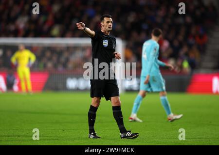 Dezember 2023; Gtech Community Stadium, Brentford, London, England; Premier League Football, Brentford gegen Wolverhampton Wanderers; Schiedsrichter Andrew Madley Stockfoto