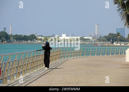 Touristen an der Jeddah Waterfront Stockfoto