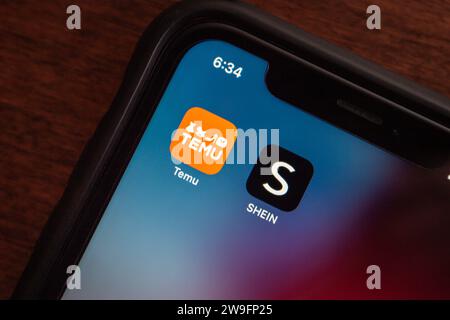 Vancouver, KANADA - 25. Dezember 2023: Temu und Shein App-Ikonen auf einem iPhone. Stockfoto
