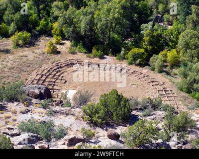 Bandelier National Monument, New Mexico, USA - 8. November 2019: Die Ruinen des Dorfes Tyuonyi Stockfoto