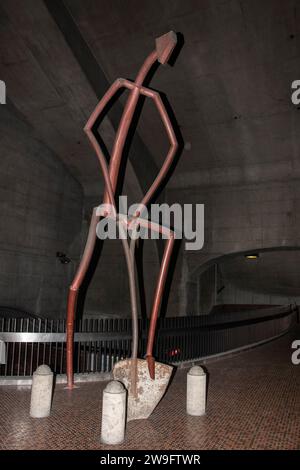 Pic et Pelle Stick Männer Skulptur an der Monk Metro Station in Montreal, Quebec, Kanada Stockfoto