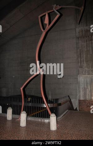 Pic et Pelle Stick Männer Skulptur an der Monk Metro Station in Montreal, Quebec, Kanada Stockfoto