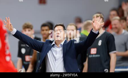 Bamberg, Deutschland. Dezember 2023. Bild: Cheftrainer Sasa Filipovski (Würzburger Baskets). 27.12.2023, Basketball, BBL, Bamberg Baskets - Würzburg Baskets, GER, Bamberg, Brose Arena. Quelle: dpa/Alamy Live News Stockfoto