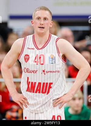 Bamberg, Deutschland. Dezember 2023. Bild: Collin Welp (Würzburg Baskets, 40). 27.12.2023, Basketball, BBL, Bamberg Baskets - Würzburg Baskets, GER, Bamberg, Brose Arena. Quelle: dpa/Alamy Live News Stockfoto