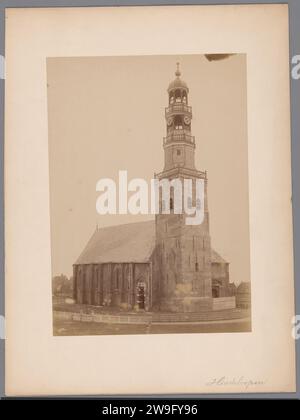 Nordwestliche Seite der Grote Kerk in Hindeloopen, 1892 Foto Hindeloopen fotografische Unterstützung. Kirche mit Pappalbumendruck (außen) Hindeloopen Stockfoto