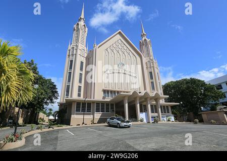 San Pablo, Philippinen. 27. Dezember 2023: Iglesia ni Cristo Gotteshaus ohne Weihnachtsdekoration. Auf den weihnachtsbesessenen Philippinen, wo Stadtzentren und römisch-katholische Kirchen überdekoriert sind, feiern mehr als 4 Millionen christliche Filipinos Weihnachten nicht, einschließlich Jehovas Zeugen, Sieben-Tages-Adventisten, Pfingstler...die Bibelkirche Iglesia ni Cristo schätzt, dass das fest am 25. Dezember gefeiert wurde, Sol Invictus heidnischen Festtag war und nirgendwo in der Bibel steht, dass Jesus Christus an diesem Tag geboren wurde oder dass seine Geburt gedenken sollte.Credit: Kevin Izorce/Alamy Live News Stockfoto