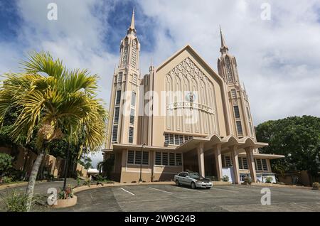 San Pablo, Philippinen. 27. Dezember 2023: Iglesia ni Cristo Gotteshaus ohne Weihnachtsdekoration. Auf den weihnachtsbesessenen Philippinen, wo Stadtzentren und römisch-katholische Kirchen überdekoriert sind, feiern mehr als 4 Millionen christliche Filipinos Weihnachten nicht, einschließlich Jehovas Zeugen, Sieben-Tages-Adventisten, Pfingstler...die Bibelkirche Iglesia ni Cristo schätzt, dass das fest am 25. Dezember gefeiert wurde, Sol Invictus heidnischen Festtag war und nirgendwo in der Bibel steht, dass Jesus Christus an diesem Tag geboren wurde oder dass seine Geburt gedenken sollte.Credit: Kevin Izorce/Alamy Live News Stockfoto