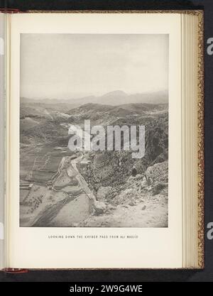 Blick hinunter auf den Khyber-Pass von Ali Masjíd, Friedrich Saint John Gore, ca. 1890 - in oder vor 1895 fotomechanischen Druck Fort van Ali Moschee Papier Kollotype dale, Tal. Berge Khyberpas Stockfoto