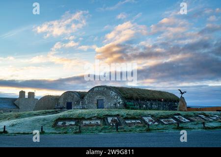 Tugnet Eishäuser am frühen Morgen bei Sonnenaufgang. Spey Bay, Morayshire, Schottland Stockfoto