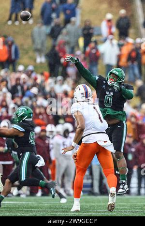 Annapolis, MD, USA. Dezember 2023. Tulane Green Wave Defensive Lineman PATRICK JENKINS (0) verteidigt während des Military Bowl Mittwoch, DEC 2023. 27, 2023; im Navy-Marine Corps Memorial Stadium in Annapolis, Md (Kreditbild: © Saquan Stimpson/ZUMA Press Wire) NUR REDAKTIONELLE VERWENDUNG! Nicht für kommerzielle ZWECKE! Stockfoto