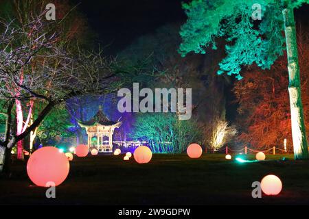 Sieben Morgen mit Butterfly Lovers Pavilion, Glow 2023, RHS Garden Wisley, Woking, Surrey, England, Großbritannien, Großbritannien, Europa Stockfoto