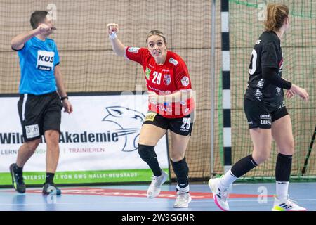 Halle, Deutschland. Dezember 2023. Halle, Deutschland 27. Dezember 2023: 1.HBL - Frauen - 2023/2024 - SV Union Halle-Neustadt Wildcats vs. BSV Zwickau Alexandra Lundström/Lundstroem (Halle) Credit: dpa/Alamy Live News Stockfoto