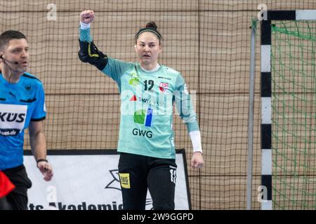 Halle, Deutschland. Dezember 2023. Halle, Deutschland 27. Dezember 2023: 1.HBL - Frauen - 2023/2024 - SV Union Halle-Neustadt Wildcats vs. BSV Zwickau Torhueterin Sara Suba (Halle) Credit: dpa/Alamy Live News Stockfoto