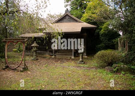 Magome, Japan; 1. Oktober 2023: Ein Tempel auf dem Nakasendo-Weg zwischen Tsumago und Magome im Kiso-Tal, Japan. Stockfoto