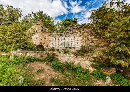 Wanderausblicke von den zentralen Teilen der Insel Thasos in Griechenland, schöner herbstlicher Tag im Freien Stockfoto