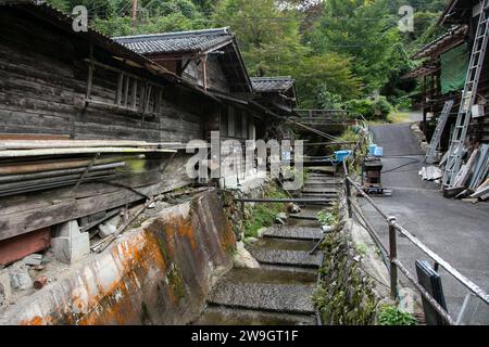 Straßen und traditionelle japanische Häuser in Magome Juku am Nakasendo Trail im Kiso Valley, Japan. Stockfoto