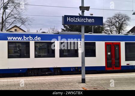 BRB Bahn am Bahnhof in Holzkirchen, Oberbayern. Holzkirchen ist ein Markt im oberbayerischen Landkreis Miesbach *** BRB-Zug am Bahnhof in Holzkirchen, Oberbayern Holzkirchen ist eine Marktstadt im oberbayerischen Landkreis Miesbach Stockfoto