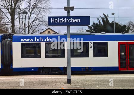 BRB Bahn am Bahnhof in Holzkirchen, Oberbayern. Holzkirchen ist ein Markt im oberbayerischen Landkreis Miesbach *** BRB-Zug am Bahnhof in Holzkirchen, Oberbayern Holzkirchen ist eine Marktstadt im oberbayerischen Landkreis Miesbach Stockfoto