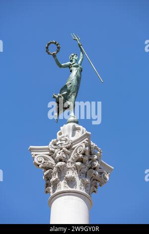 Die Statue des Dewey Monuments, inspiriert von Alma de Bretteville Spreckels, die den Begriff „Sugar Daddy“ erfand, am Union Square San Fransisco, 24. Juni 2023 Stockfoto