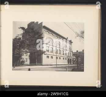 Außenseite des Gymnasiums der Yale University in New Haven, Anonym, um 1890 - in oder vor 1895 photomechanischer Druck New HavenNew York Papier Kollotype University Building, College. Fassade (von Haus oder Gebäude) Yale University Stockfoto