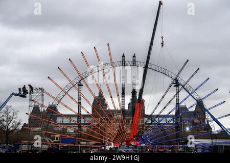 AMSTERDAM - auf dem Museumplein werden Vorbereitungen für die Neujahrsschau des elektrischen Feuerwerks getroffen. Die Veranstaltung markiert den Beginn des neuen Jahres mit Lichtern und Feuerwerken. ANP EVERT ELZINGA niederlande aus - belgien aus Stockfoto