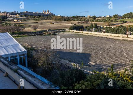 Nachhaltigkeit Gärtner der Xara Lodge in Rabat, Malta Stockfoto