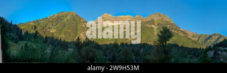 Die Ostwand des Mount Timpanogos in der Wasatch Mountain Range im Norden Utahs. Stockfoto