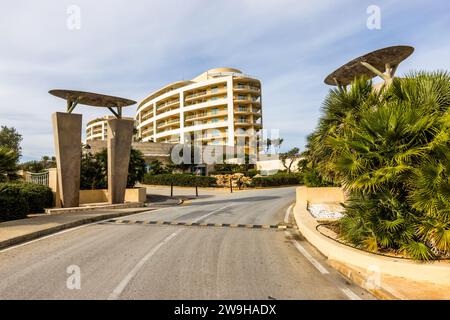 Radisson Blu Resort & Spa, Malta Golden Sands at the Golden Bay in der Nähe von Manikata, Malta Stockfoto