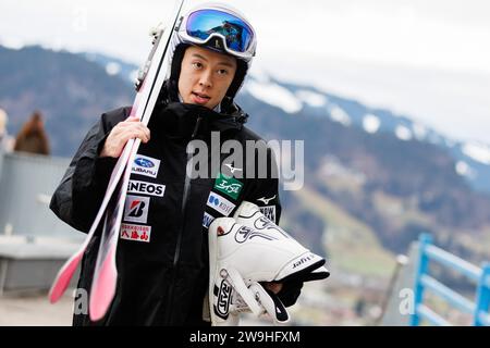 Oberstdorf, Deutschland. Dezember 2023. Skilanglauf, Skispringen, vier-Hügel-Turnier, Weltmeisterschaft, große Schanze, Männer, Training: Ryoyu Kobayashi aus Japan. Vermerk: Daniel Karmann/dpa/Alamy Live News Stockfoto
