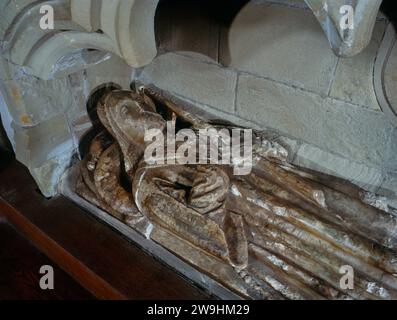 Ein Bildnis eines Pilgers (Thomas) aus dem 15. Jahrhundert in einer hölzernen Aussparung in der nördlichen Kapelle der St. Helen's Church, Ashby-de-la-Zouch, Leicestershire, England, Großbritannien. Stockfoto