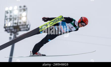 Oberstdorf, Deutschland. Dezember 2023. Skilanglauf, Skispringen, vier-Hügel-Turnier, Weltmeisterschaft, große Schanze, Männer, Ausbildung: Karl Geiger aus Deutschland in Aktion. Vermerk: Daniel Karmann/dpa/Alamy Live News Stockfoto