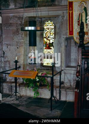 Der ehemalige Schrein von St. Aidan in der nordwestlichen Ecke des Chors seiner Kirche in Bamburgh, Northumberland, England, Großbritannien, wurde im Juni 1993 fotografiert. Stockfoto