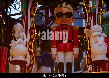 Holzspielzeug auf dem Weihnachtsmarkt in Düsseldorf Stockfoto