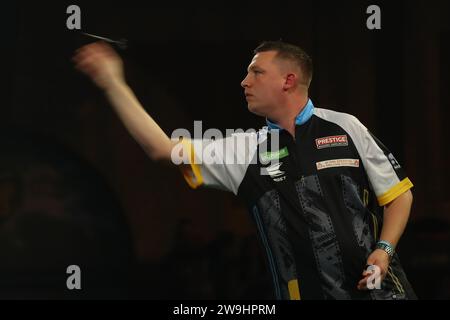 Alexandra Palace, London, Großbritannien. Dezember 2023. 2023/24 PDC Paddy Power World Dart Championships Tag 11 Nachmittagssitzung; Chris Dobey in Aktion gegen Ross Smith. Beschreibung: Action Plus Sports/Alamy Live News Stockfoto