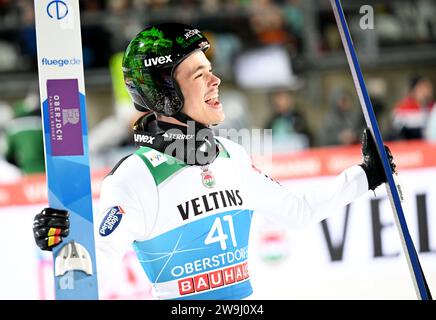 Oberstdorf, Deutschland. Dezember 2023. Skisport/Skispringen: Vier-Hügel-Turnier, Weltmeisterschaft, großer Hügel, Männer, Qualifikation. Philipp Raimund aus Deutschland nach der Qualifikation. Angelika Warmuth/dpa/Alamy Live News Stockfoto